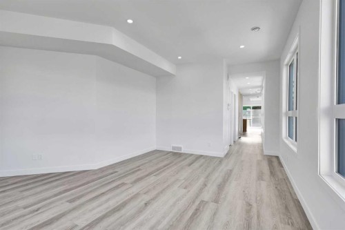 1820 Home Road Nw, Calgary, AB - Indoor Photo Showing Other Room