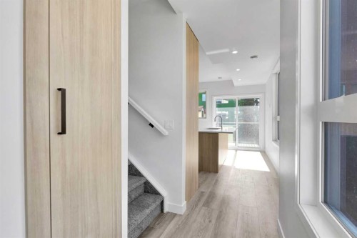 1820 Home Road Nw, Calgary, AB - Indoor Photo Showing Other Room