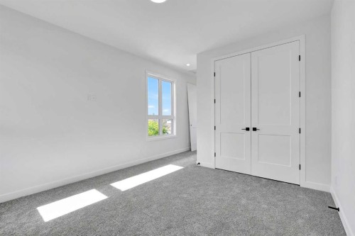 1820 Home Road Nw, Calgary, AB - Indoor Photo Showing Other Room