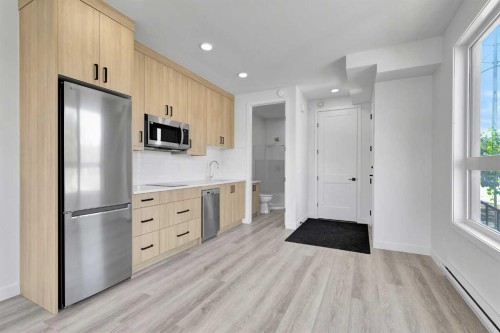 1820 Home Road Nw, Calgary, AB - Indoor Photo Showing Kitchen