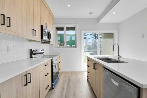 1820 Home Road Nw, Calgary, AB - Indoor Photo Showing Kitchen With Double Sink With Upgraded Kitchen