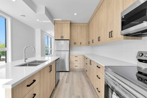 1820 Home Road Nw, Calgary, AB - Indoor Photo Showing Kitchen With Double Sink With Upgraded Kitchen
