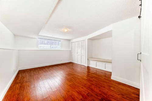 219 Sandstone Drive Nw, Calgary, AB - Indoor Photo Showing Other Room