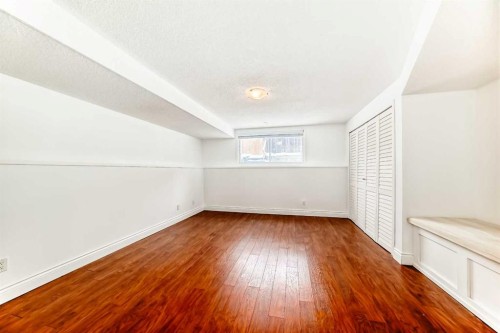 219 Sandstone Drive Nw, Calgary, AB - Indoor Photo Showing Other Room