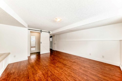 219 Sandstone Drive Nw, Calgary, AB - Indoor Photo Showing Other Room