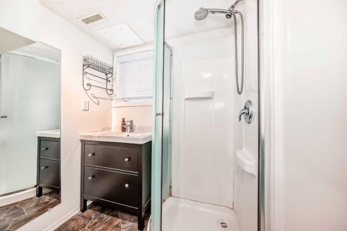 219 Sandstone Drive Nw, Calgary, AB - Indoor Photo Showing Bathroom