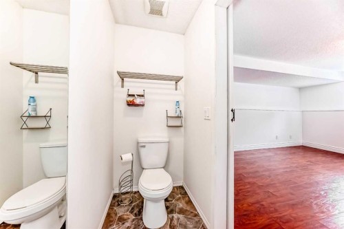 219 Sandstone Drive Nw, Calgary, AB - Indoor Photo Showing Bathroom
