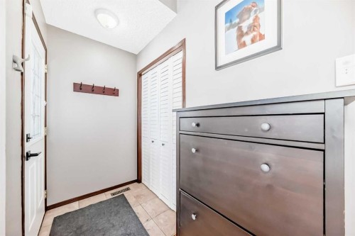 219 Sandstone Drive Nw, Calgary, AB - Indoor Photo Showing Other Room