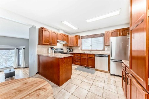 219 Sandstone Drive Nw, Calgary, AB - Indoor Photo Showing Kitchen