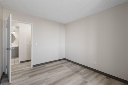 704-4944 Dalton Drive Nw, Calgary, AB - Indoor Photo Showing Other Room