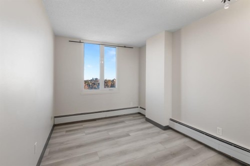 704-4944 Dalton Drive Nw, Calgary, AB - Indoor Photo Showing Other Room