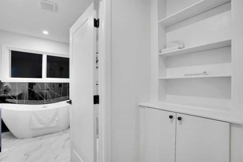 52 Franklin Drive Se, Calgary, AB - Indoor