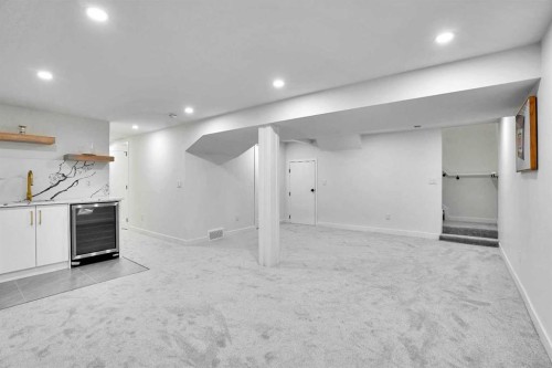 52 Franklin Drive Se, Calgary, AB - Indoor