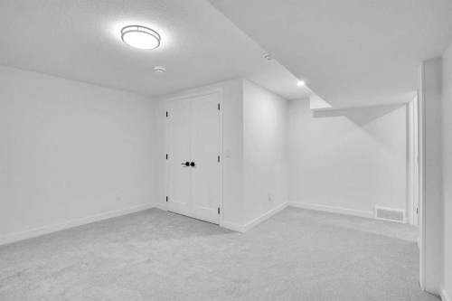 52 Franklin Drive Se, Calgary, AB - Indoor Photo Showing Other Room