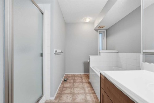 254 Cramond Circle Se, Calgary, AB - Indoor Photo Showing Bathroom