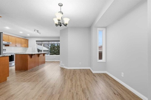 254 Cramond Circle Se, Calgary, AB - Indoor Photo Showing Kitchen