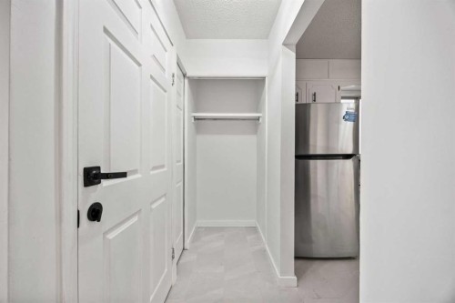 212 Falmere Way Ne, Calgary, AB - Indoor Photo Showing Other Room