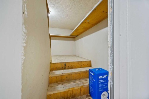 212 Falmere Way Ne, Calgary, AB - Indoor Photo Showing Other Room