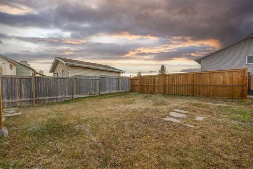 212 Falmere Way Ne, Calgary, AB - Outdoor