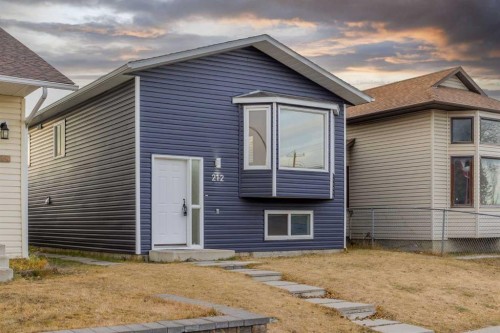 212 Falmere Way Ne, Calgary, AB - Outdoor