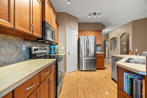101 Chaparral Villas Se, Calgary, AB - Indoor Photo Showing Kitchen With Double Sink