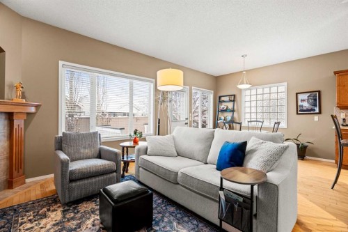 101 Chaparral Villas Se, Calgary, AB - Indoor Photo Showing Living Room