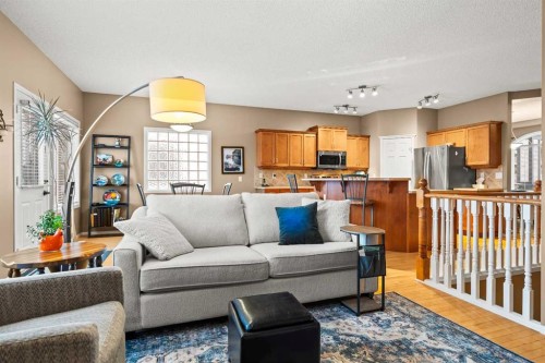 101 Chaparral Villas Se, Calgary, AB - Indoor Photo Showing Living Room