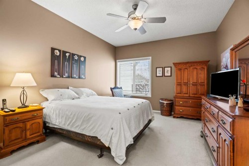 101 Chaparral Villas Se, Calgary, AB - Indoor Photo Showing Bedroom