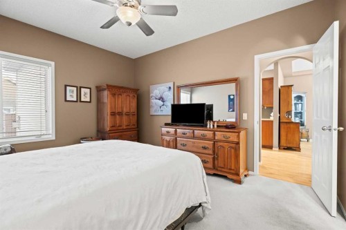 101 Chaparral Villas Se, Calgary, AB - Indoor Photo Showing Bedroom