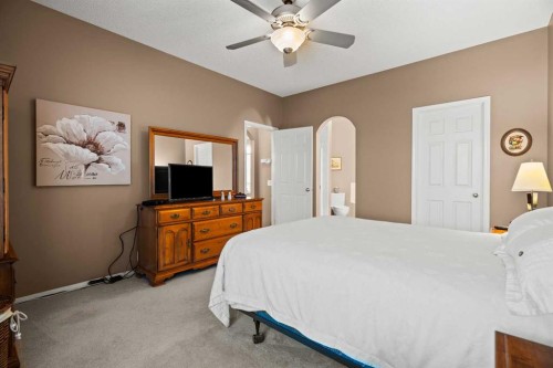 101 Chaparral Villas Se, Calgary, AB - Indoor Photo Showing Bedroom