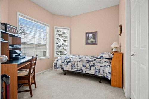 101 Chaparral Villas Se, Calgary, AB - Indoor Photo Showing Bedroom