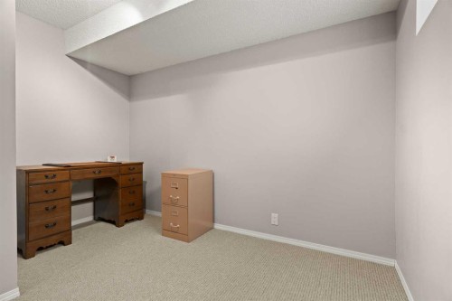 101 Chaparral Villas Se, Calgary, AB - Indoor Photo Showing Other Room