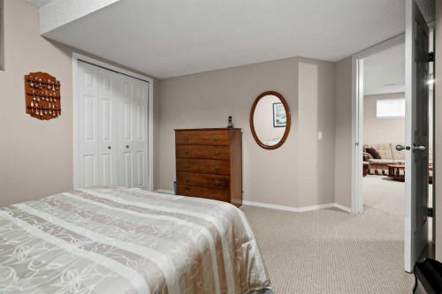 101 Chaparral Villas Se, Calgary, AB - Indoor Photo Showing Bedroom