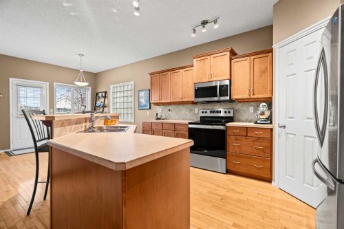 101 Chaparral Villas Se, Calgary, AB - Indoor Photo Showing Kitchen With Double Sink