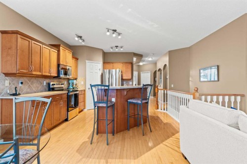101 Chaparral Villas Se, Calgary, AB - Indoor Photo Showing Kitchen