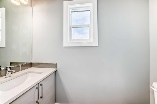 45 Ellington Crescent, Red Deer, AB - Indoor Photo Showing Bathroom