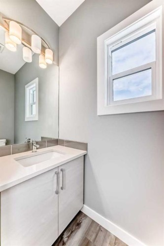 45 Ellington Crescent, Red Deer, AB - Indoor Photo Showing Bathroom