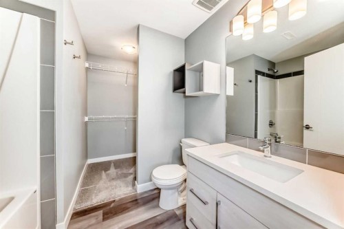 45 Ellington Crescent, Red Deer, AB - Indoor Photo Showing Bathroom