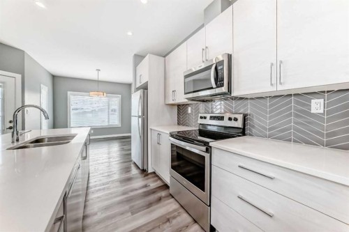 45 Ellington Crescent, Red Deer, AB - Indoor Photo Showing Kitchen With Stainless Steel Kitchen With Double Sink With Upgraded Kitchen