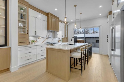 631 21 Avenue Nw, Calgary, AB - Indoor Photo Showing Kitchen With Upgraded Kitchen