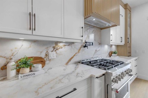 631 21 Avenue Nw, Calgary, AB - Indoor Photo Showing Kitchen With Upgraded Kitchen