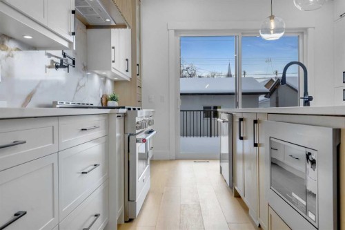 631 21 Avenue Nw, Calgary, AB - Indoor Photo Showing Kitchen