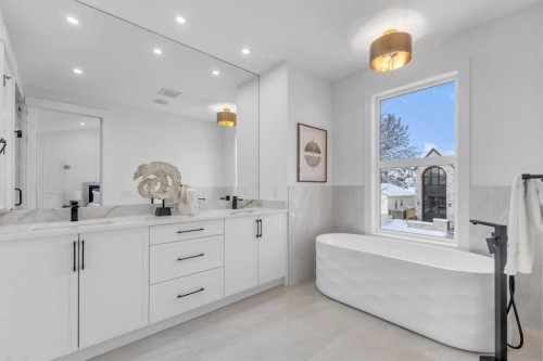 631 21 Avenue Nw, Calgary, AB - Indoor Photo Showing Bathroom