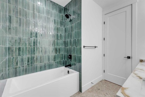 631 21 Avenue Nw, Calgary, AB - Indoor Photo Showing Bathroom