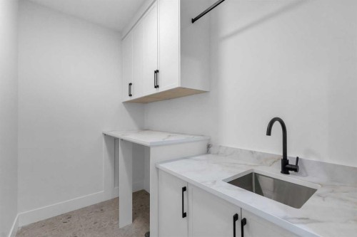 631 21 Avenue Nw, Calgary, AB - Indoor Photo Showing Laundry Room