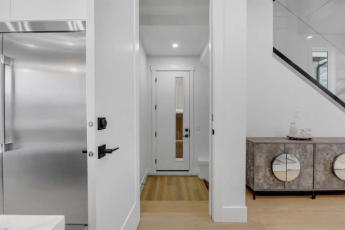 631 21 Avenue Nw, Calgary, AB - Indoor Photo Showing Other Room