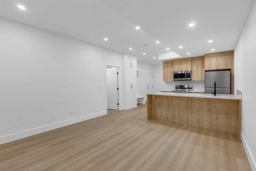 631 21 Avenue Nw, Calgary, AB - Indoor Photo Showing Kitchen