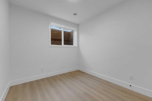 631 21 Avenue Nw, Calgary, AB - Indoor Photo Showing Other Room