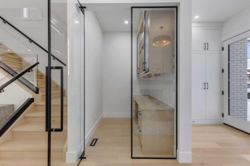 631 21 Avenue Nw, Calgary, AB - Indoor Photo Showing Other Room