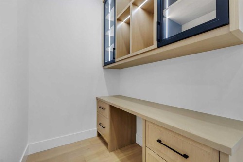 631 21 Avenue Nw, Calgary, AB - Indoor Photo Showing Other Room